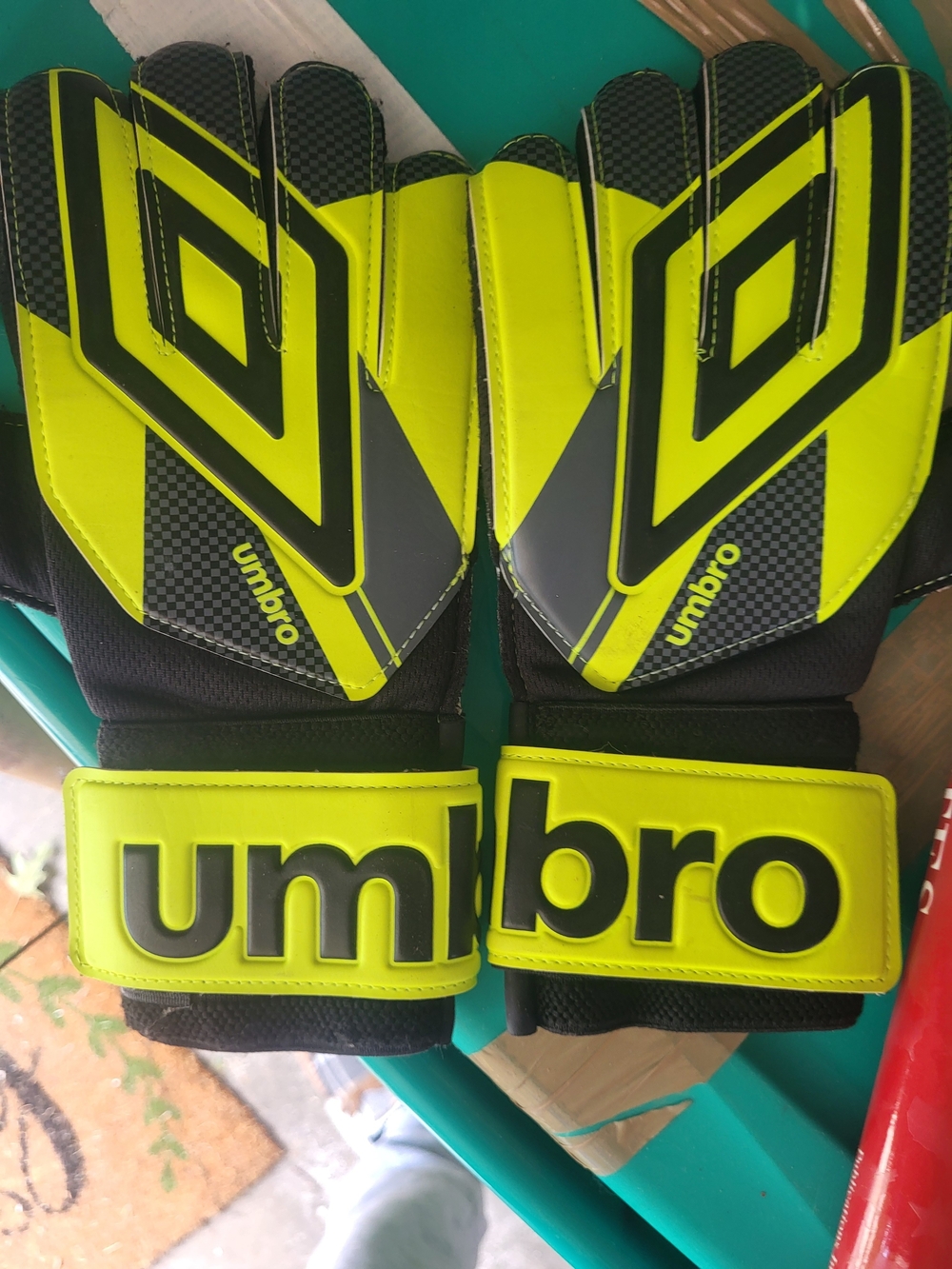 Umbro Neon Yellow & Black Goalkeeper Gloves